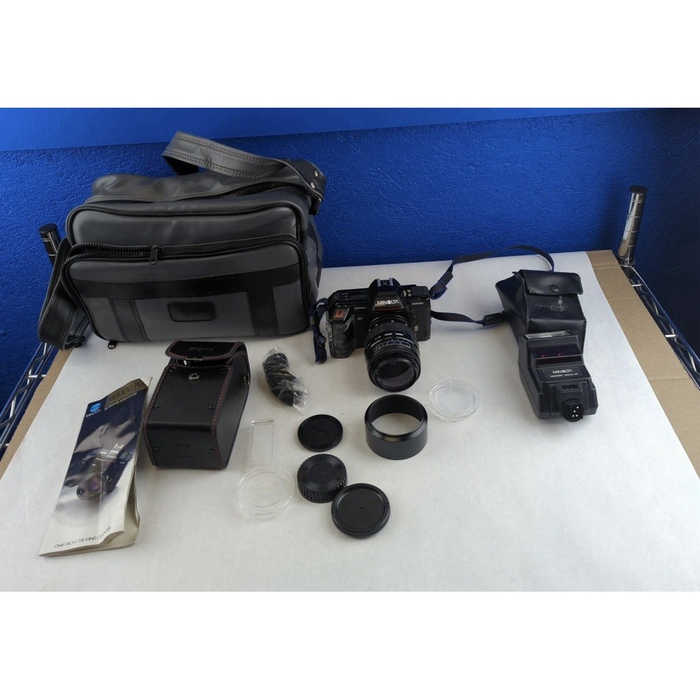 Minolta Maxxum 5000 35mm SLR Camera Sigma 28-70mm Lens 2800 AF Flash Bag Bundle